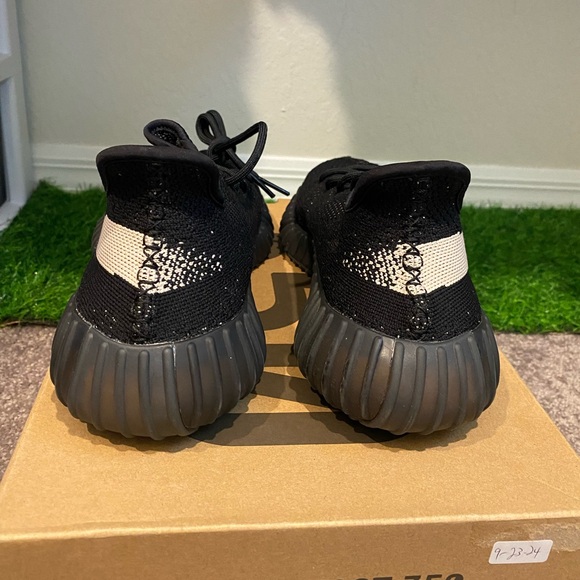 Yeezy boost 350 V2 - Picture 2 of 7